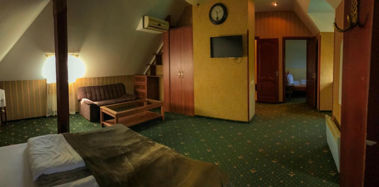 Pivdenna Brama Хмельницкий Экстерьер фото